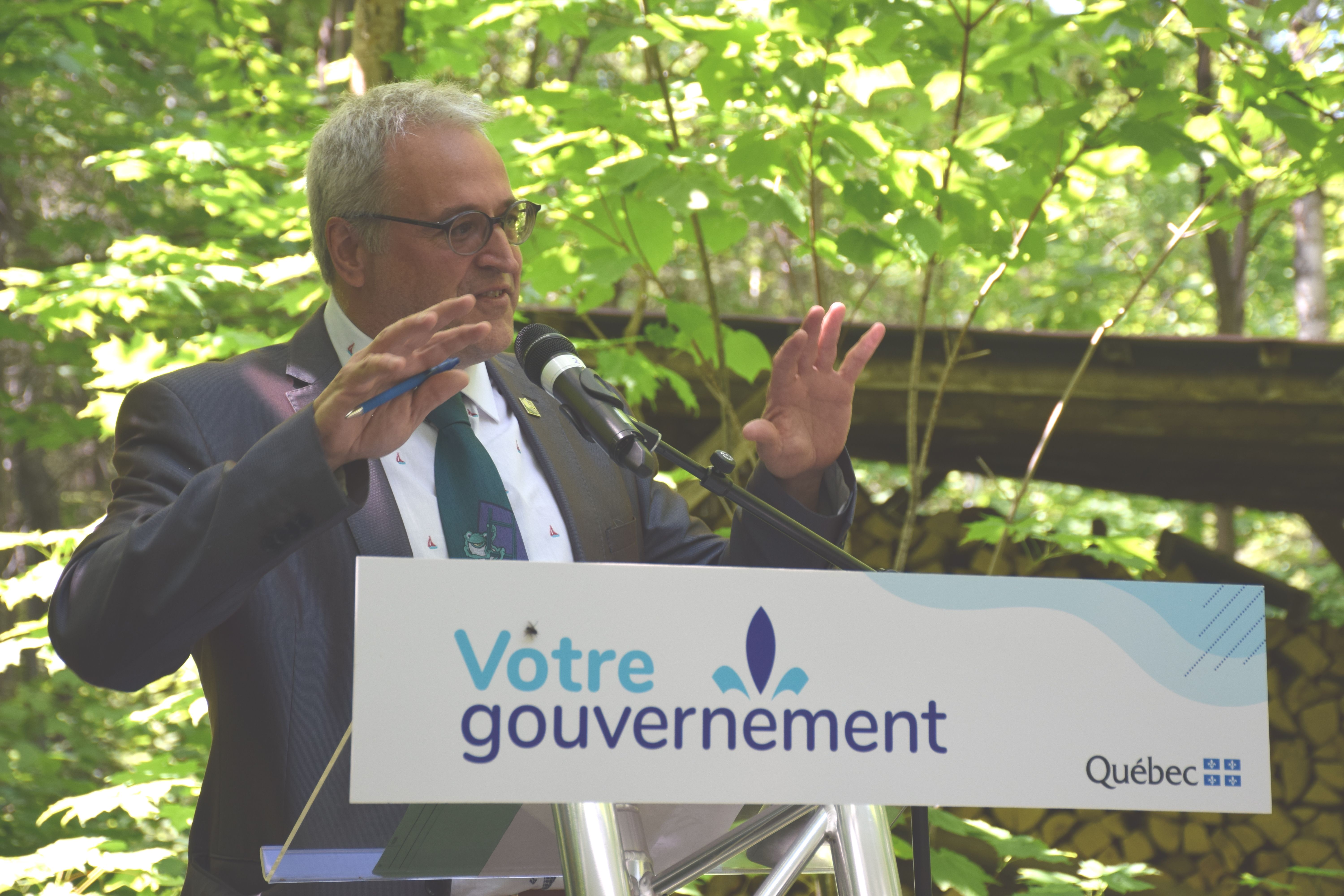 « Les forêts privées du Québec ont un potentiel de croissance annuelle des plus élevés! Ce programme s’inscrit pleinement dans notre action gouvernementale visant à soutenir la création de richesse et d’emplois du secteur forestier tout en assurant la pérennité de la ressource forestière et de ses bénéfices environnementaux. » souligne Pierre Dufour, ministre des Forêts, de la Faune et des Parcs et ministre responsable de la région de l’Abitibi-Témiscamingue et de la région du Nord-du-Québec. : 